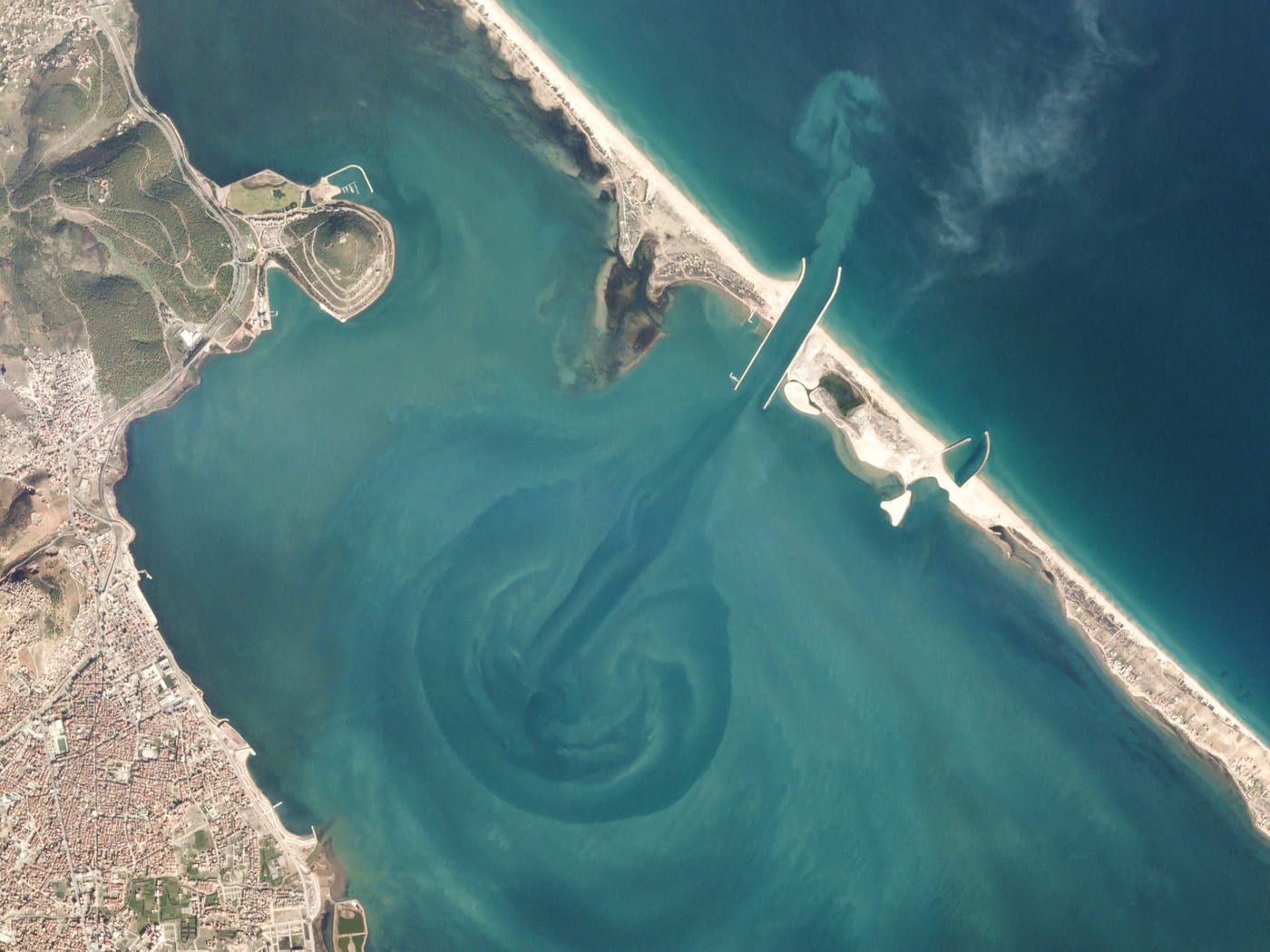 Vista satelital de la laguna de Mar Chica desde el espacio